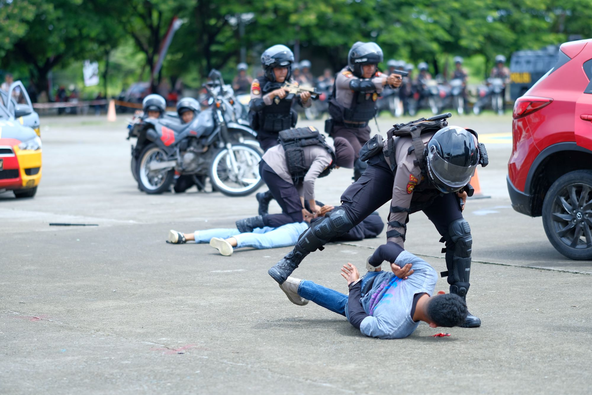 Simulasi Penanganan Kerusuhan di Makassar