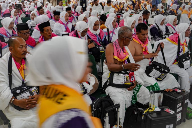 Jemaah Calon Haji asal Papua Berangkat dari Embarkasi Makassar