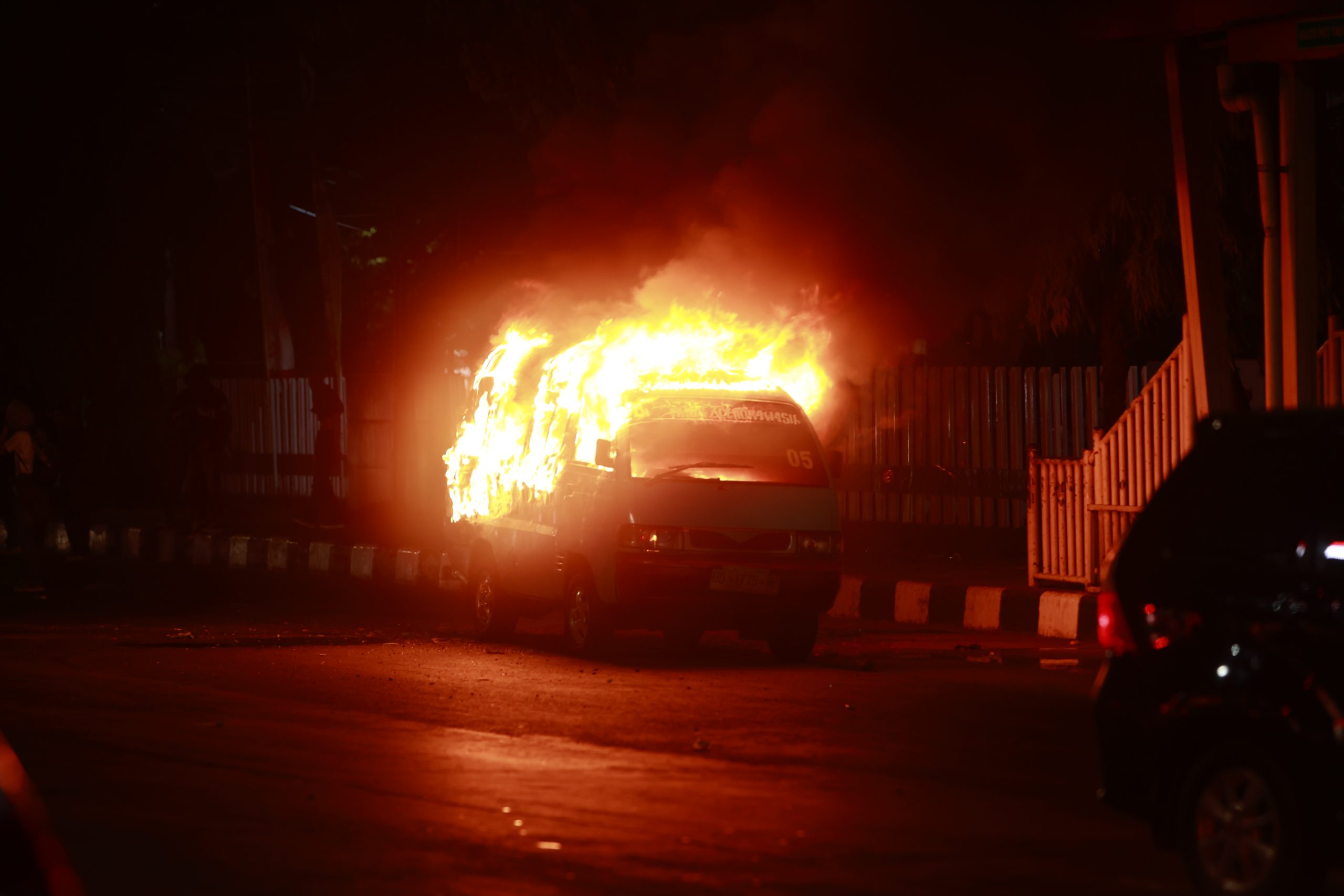 Demo Tolak Politik Dinasti Jokowi Berujung Kericuhan