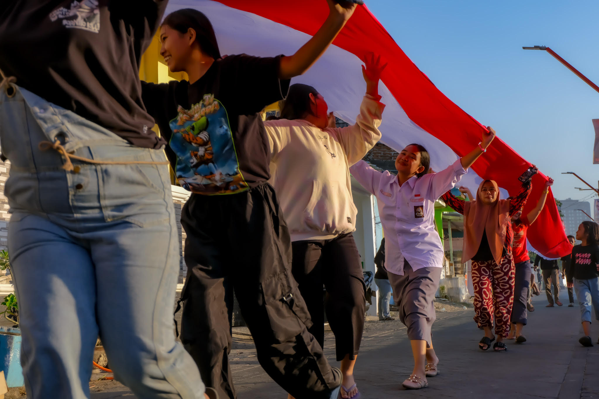 Pembentangan Bendera Merah Putih 1000 Meter di Makassar