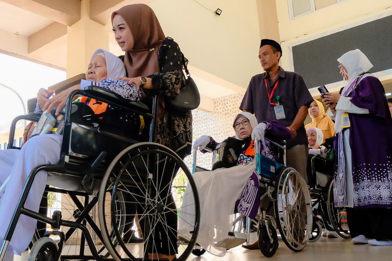 Pemberangkatan CJH Kloter Pertama Embarkasi Makassar