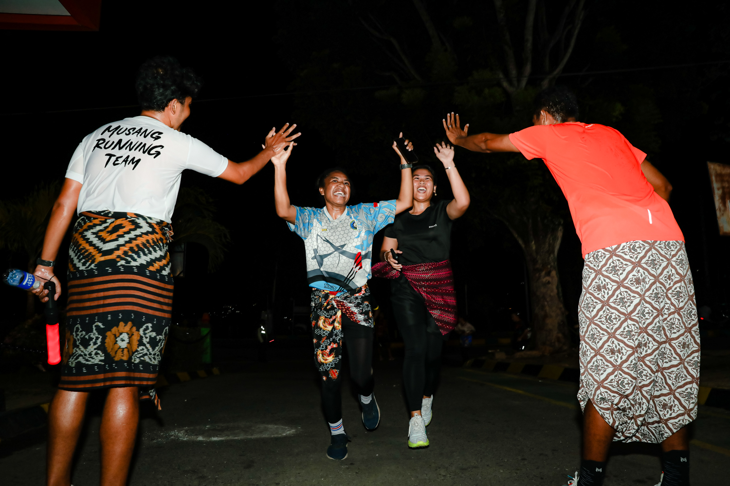 Batik Night Run Meriahkan Hari Batik Nasional 2024 di Manokwari