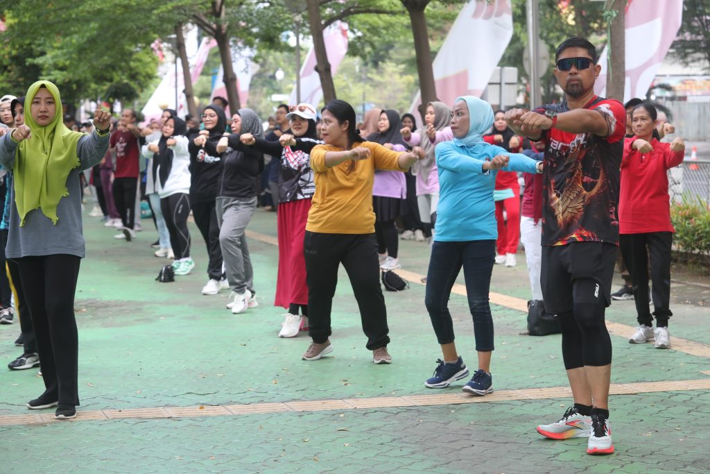 Senam Sehat, Pjs Wali Kota Makassar Tekankan Pentingnya Olahraga