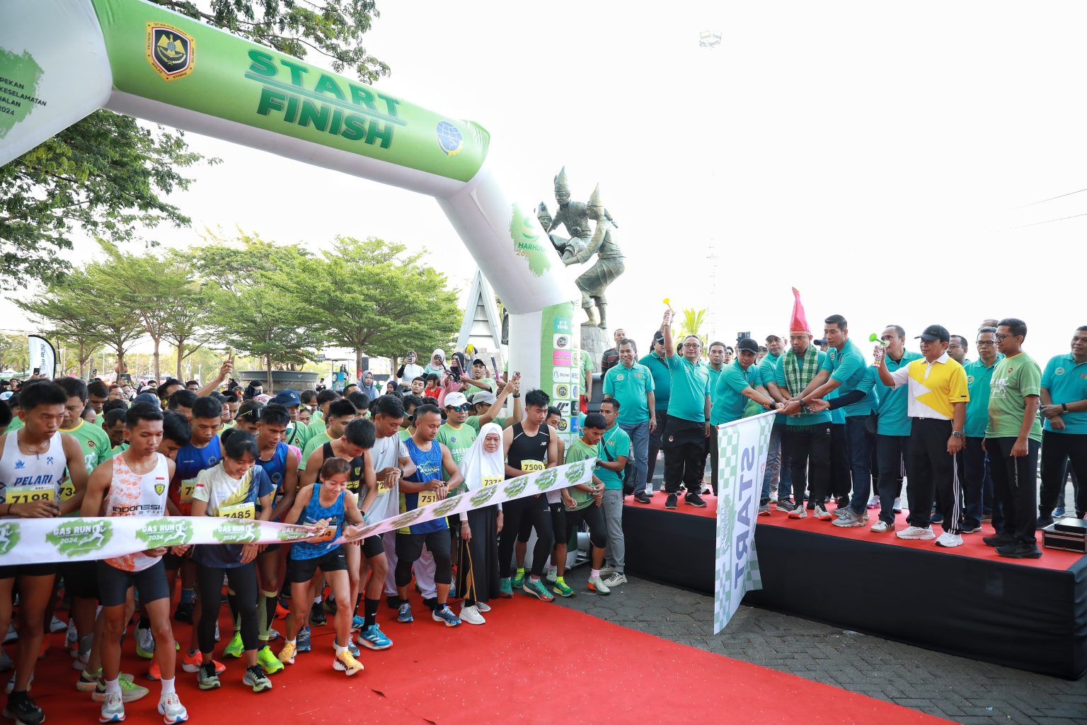 Pjs Wali Kota Makassar Lepas Go Active and Safety (GAS) RUN di Anjungan Pantai Losari