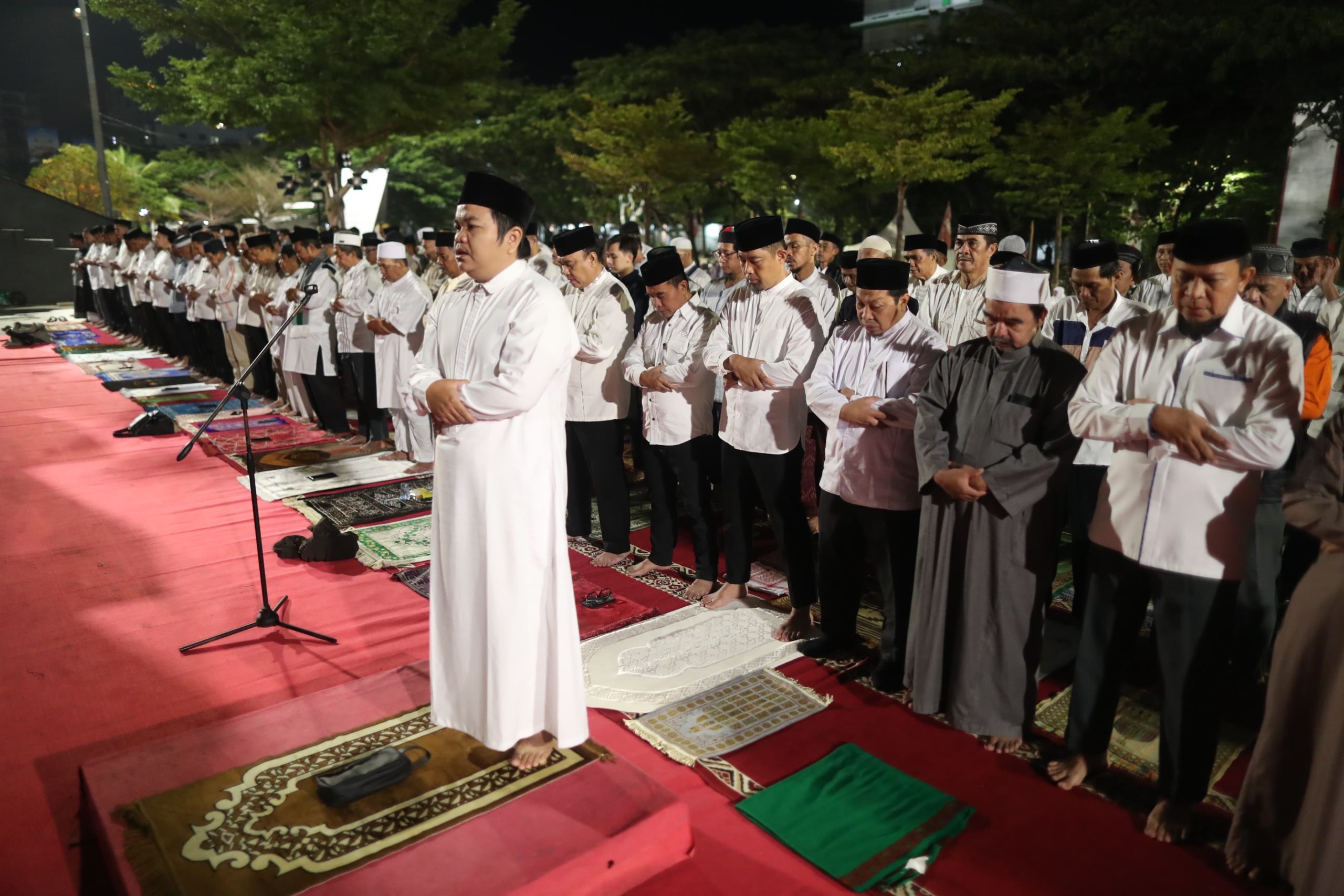 Pemkot Makassar Gelar Gerakan Makassar Salat Subuh Berjemaah di Anjungan Losari