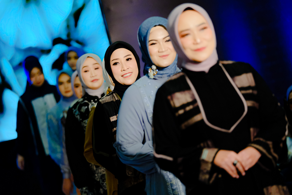 Persit Kodam XIV Hasanuddin Meriahkan Fashion Show Hijab Expo 2024