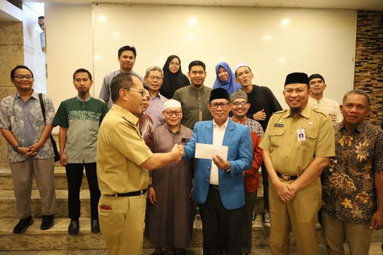 Danny Pomanto Berangkatkan Umroh 20 Utusan Terbaik Mesjid di Makassar