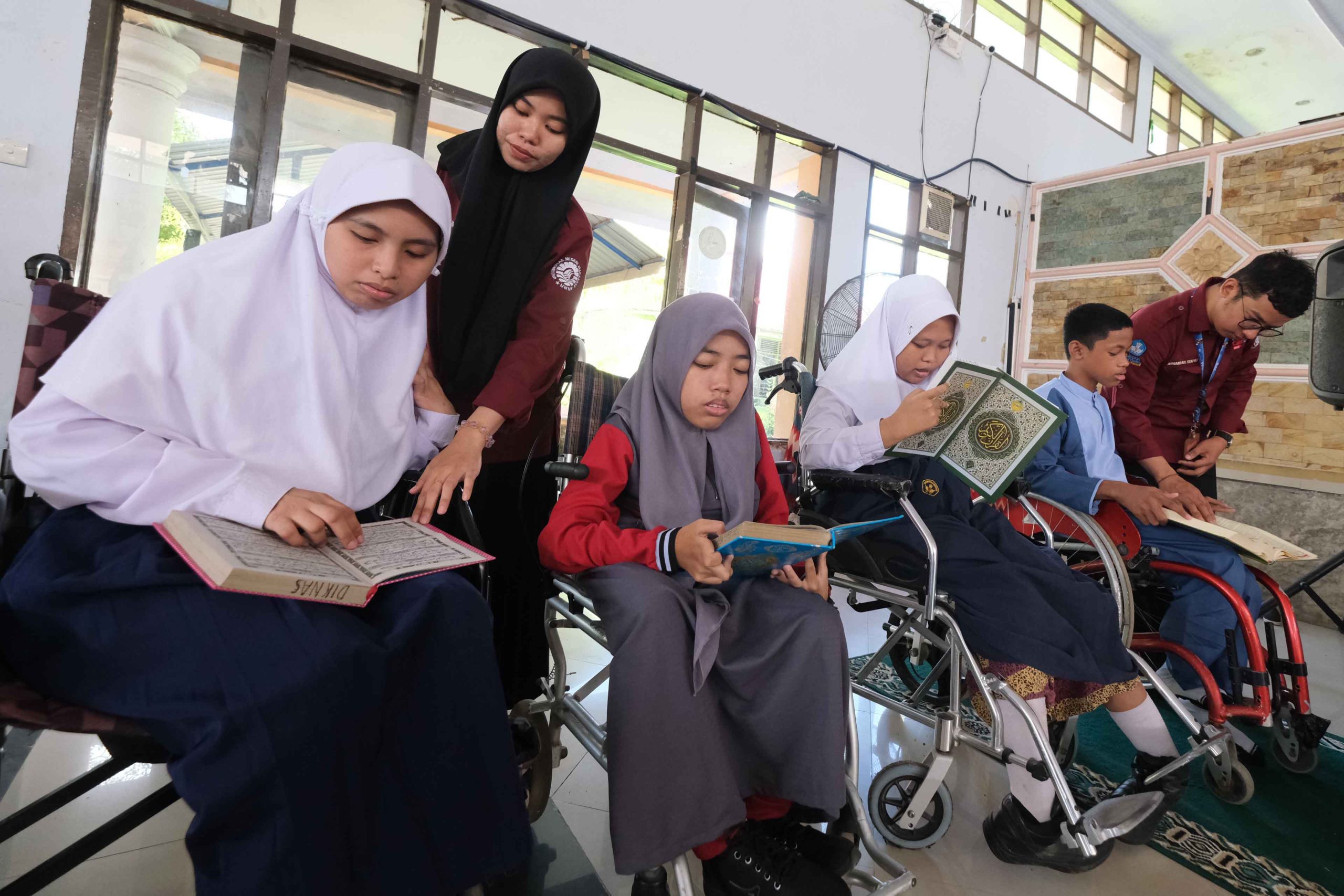 Para Siswa Difabel Ikuti Amaliah Ramadan