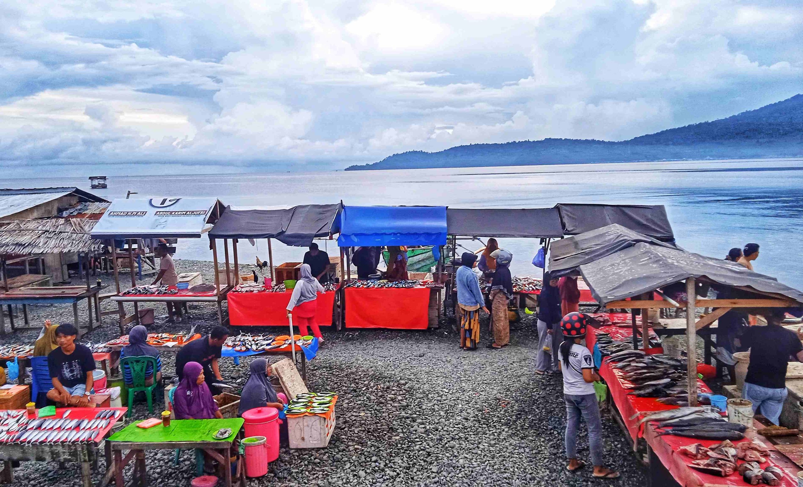 Pasar Ikan Pagi Ampana
