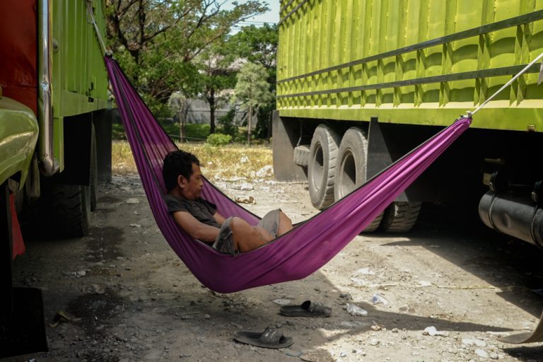 Menanti Kesejahteraan Sopir Truk