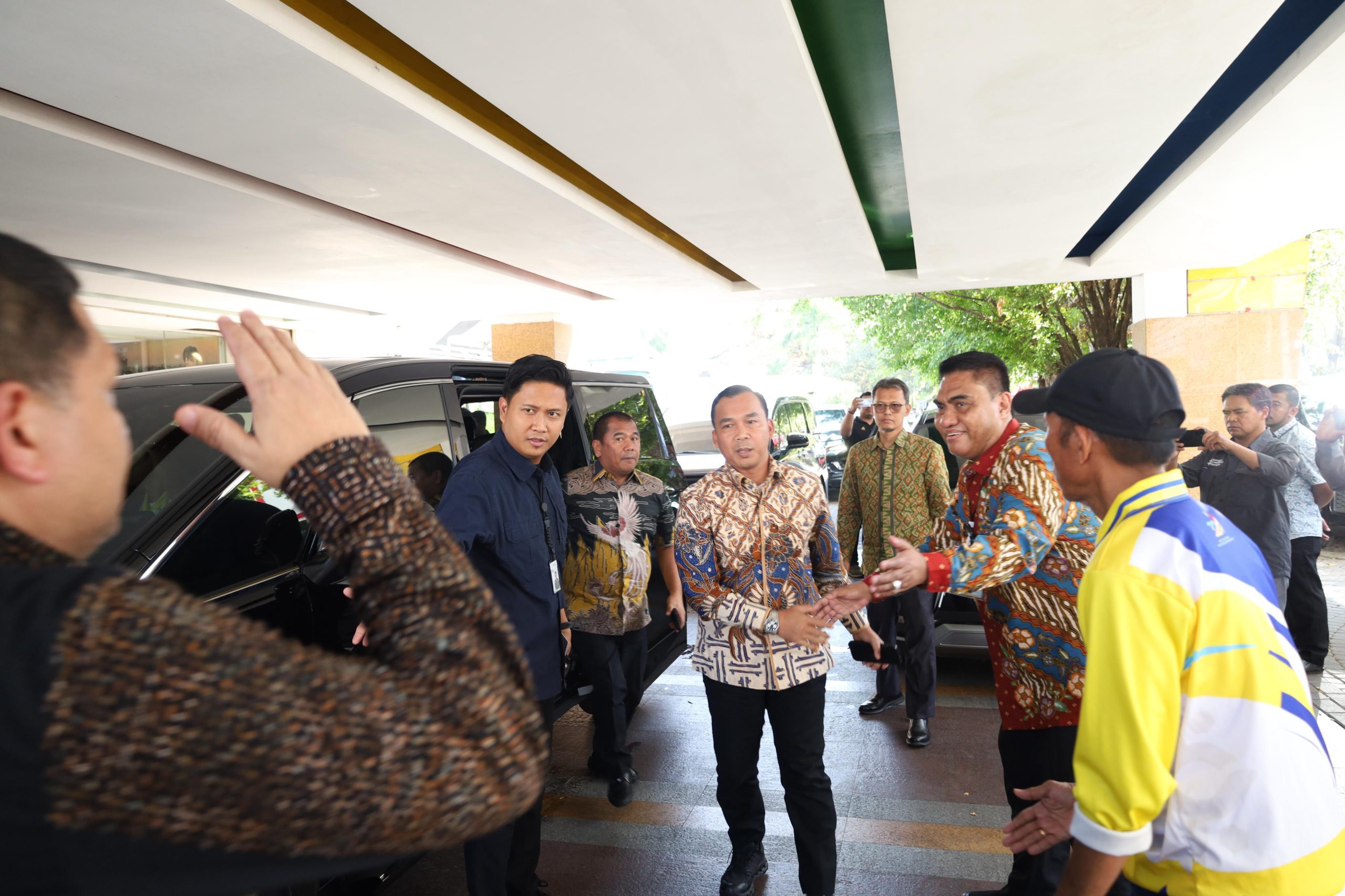 Walkot Munafr Kompak Bareng Irwan Bangsawan Sambut Menteri BKKBN di Makassar.