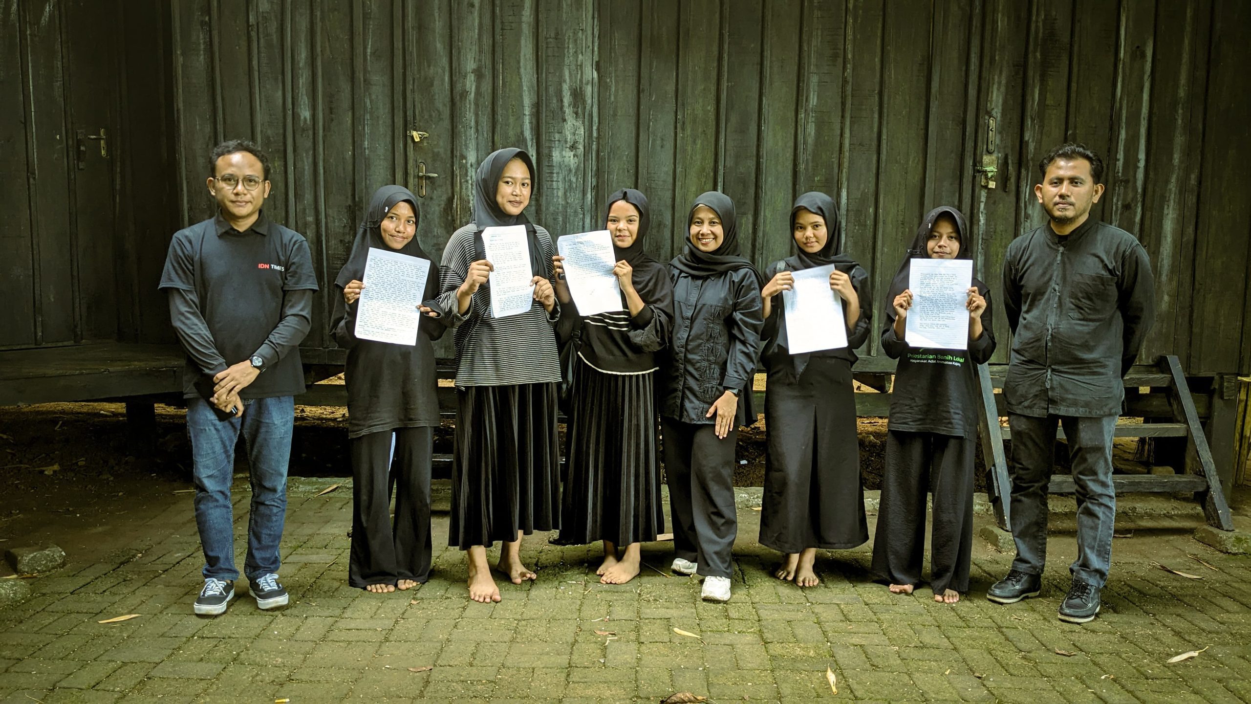 Saling Berkirim Surat, Perempuan Adat Kajang Berkenalan dengan Kawan Pena di Sumatera Barat