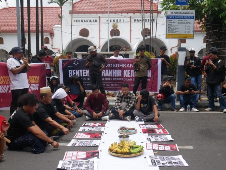 Ritual Songka Bala Buruh KIBA: Sindiran Keras untuk Hakim PN Makassar