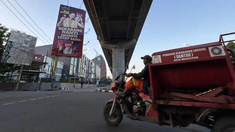 Di Bawah Bayang Jalan Layang, Makassar Mencari Jalan Keluar