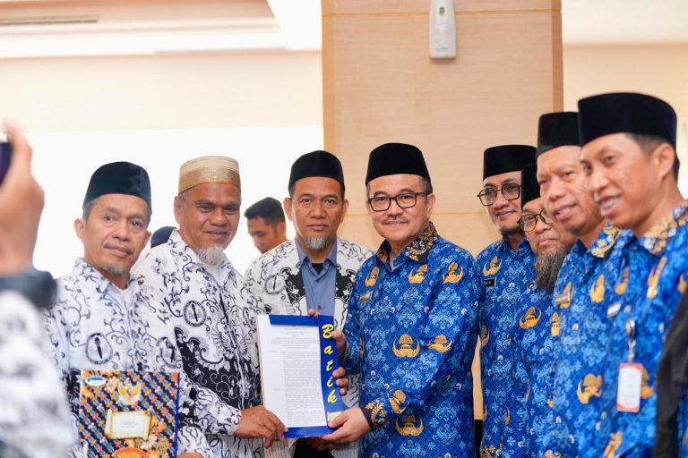 Dua Guru SMAN 1 Luwu Utara Kembali Aktif sebagai ASN, Minta Polemik PTDH Diakhiri