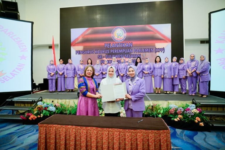 Wagub Sulsel Buka Kaukus Perempuan Parlemen
