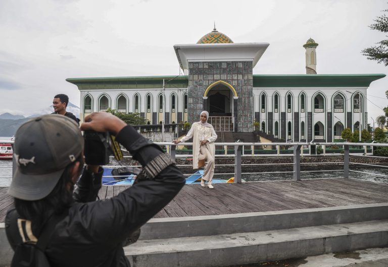 Komunitas Fotografi Ternate Hunting Bareng Sambil Ngabuburit