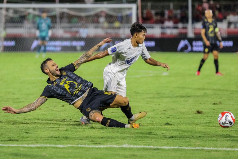 PSM Makassar Tahan Imbang Malut United 3-3 di Ternate