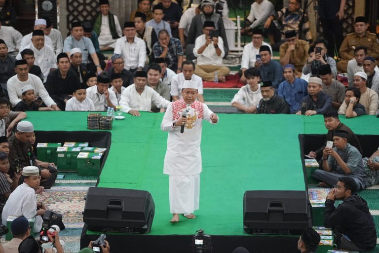 Pemkot Makassar Buka Puasa Bersama 3.152 Anak Panti di Al-Markaz